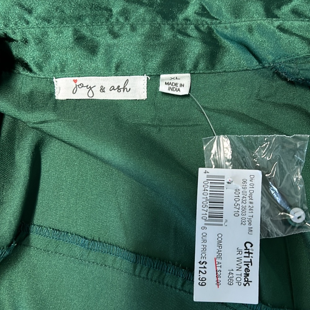 New with tags green satin top with one eye hook closure - Picture 7 of 9